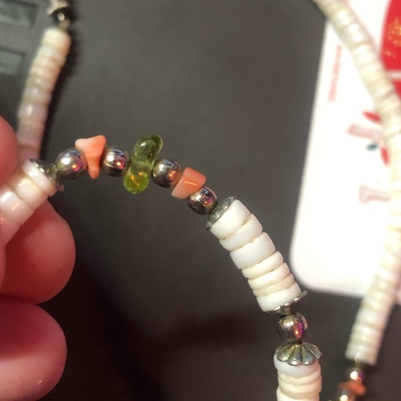 Hawaiian Shell Necklace - Picture 2 of 7